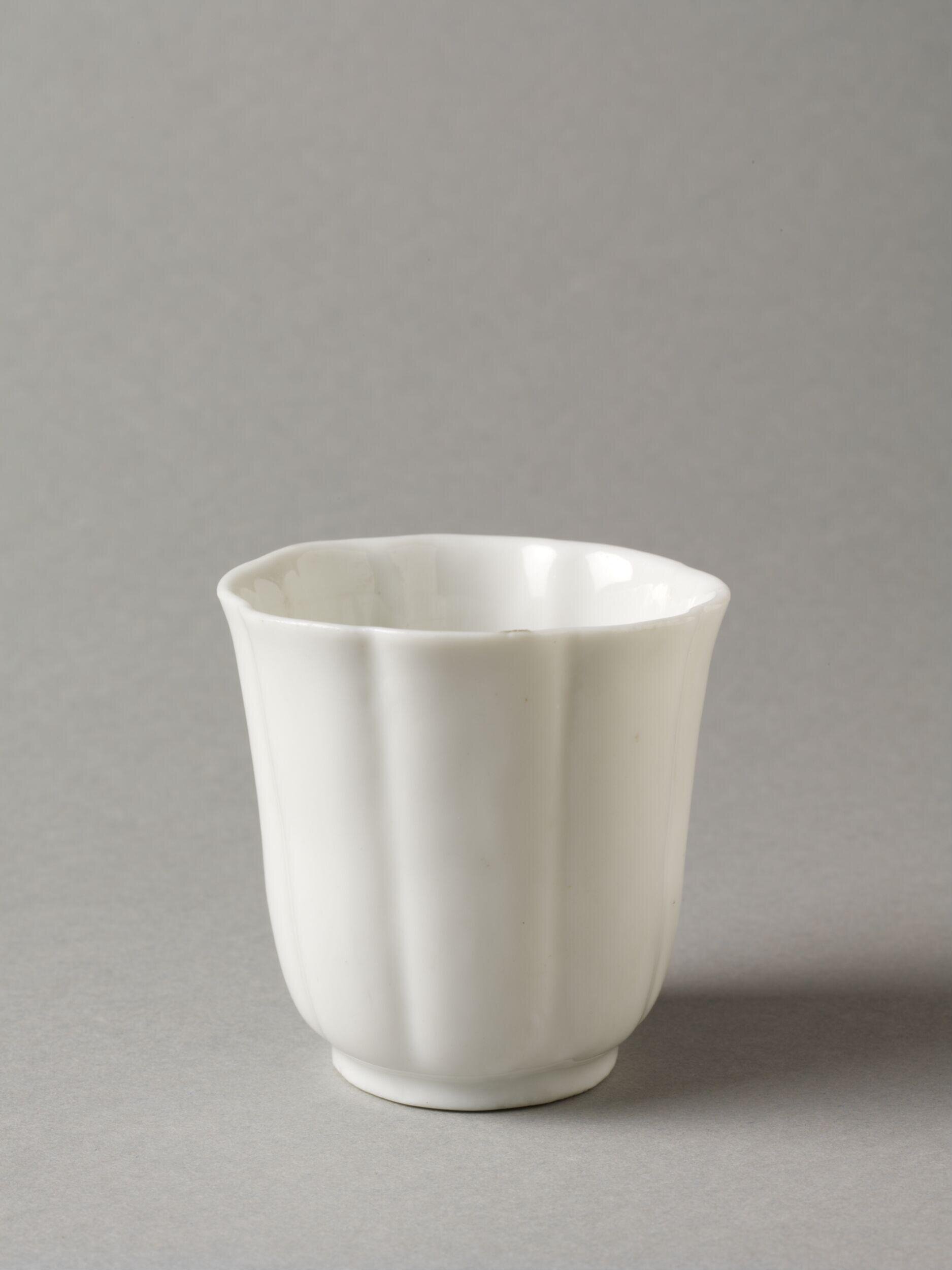 Dehua white porcelain cup, white-glazed porcelain, 1640 to 1650. Victoria and Albert Museum, O181942. Blanc de Chine