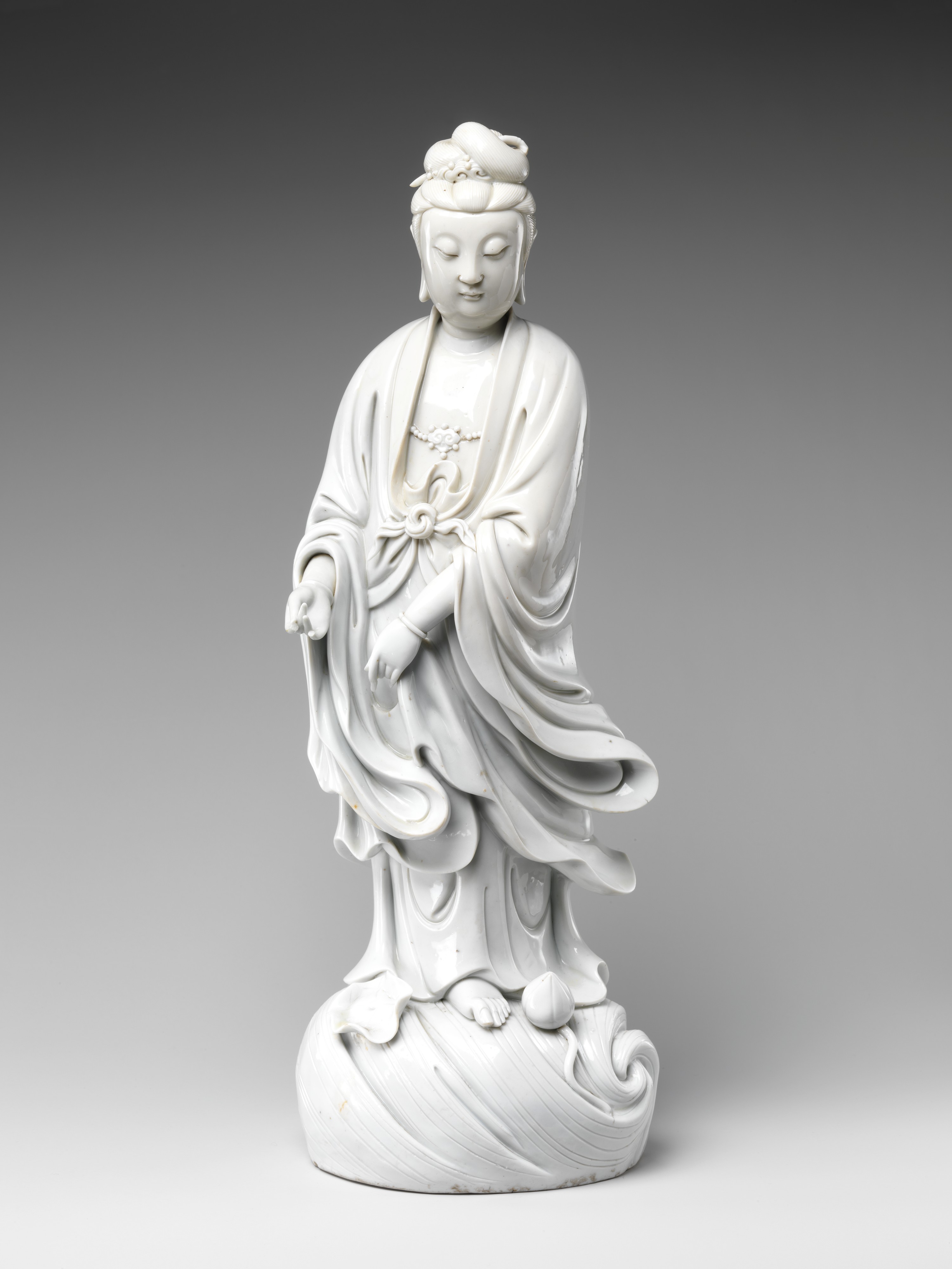 Dehua Blanc de Chine Bodhisattva Guanyin, 17th century, Metropolitan Museum of Art — both the Hatcher Cargo and Vung Tau Cargo yielded similar Guanyin figures