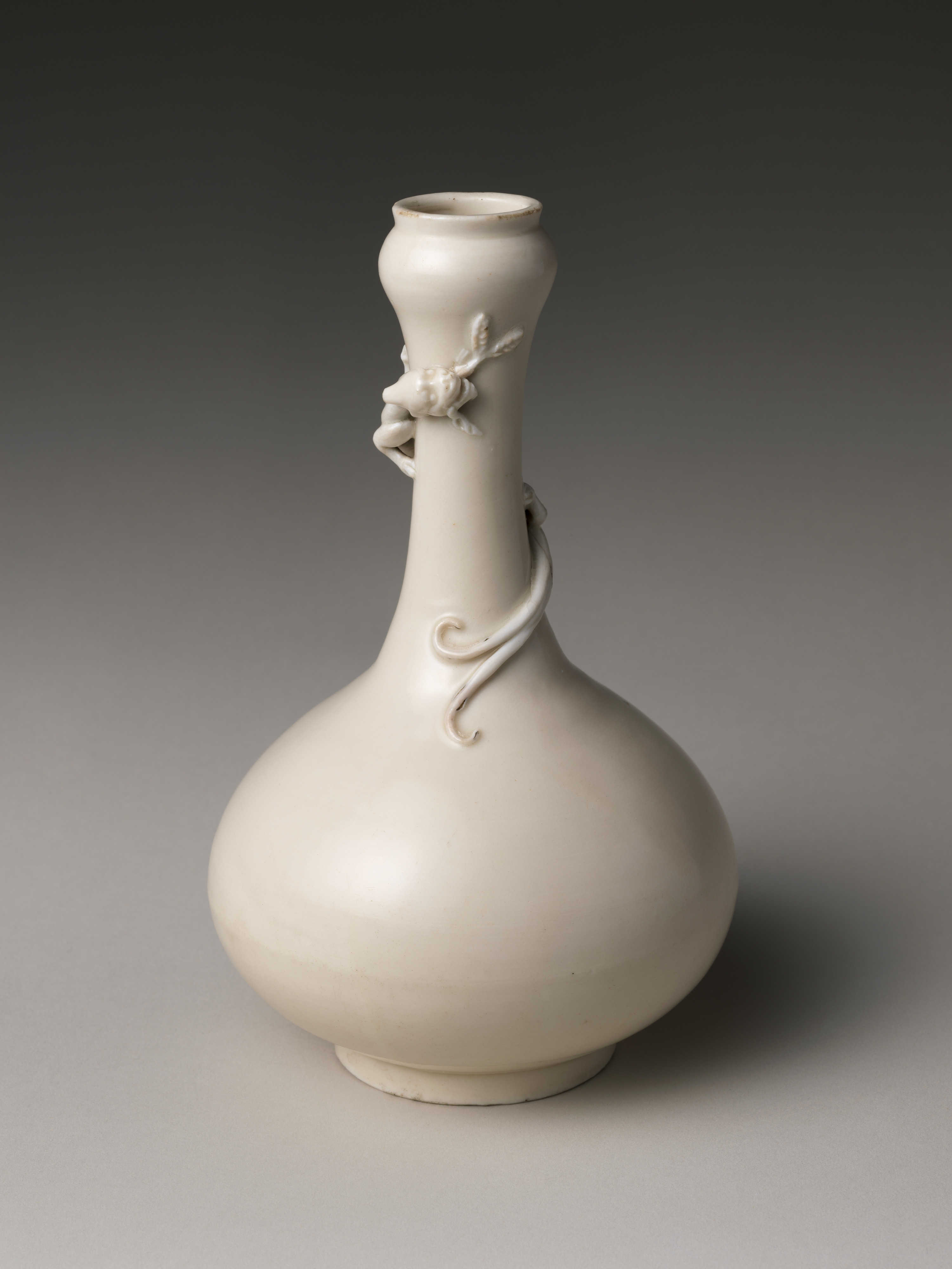 Dehua white porcelain bottle with coiling dragon, late Ming Wanli period, The Metropolitan Museum of Art — early rare form commanding significant provenance premium at auction, Blanc de Chine
