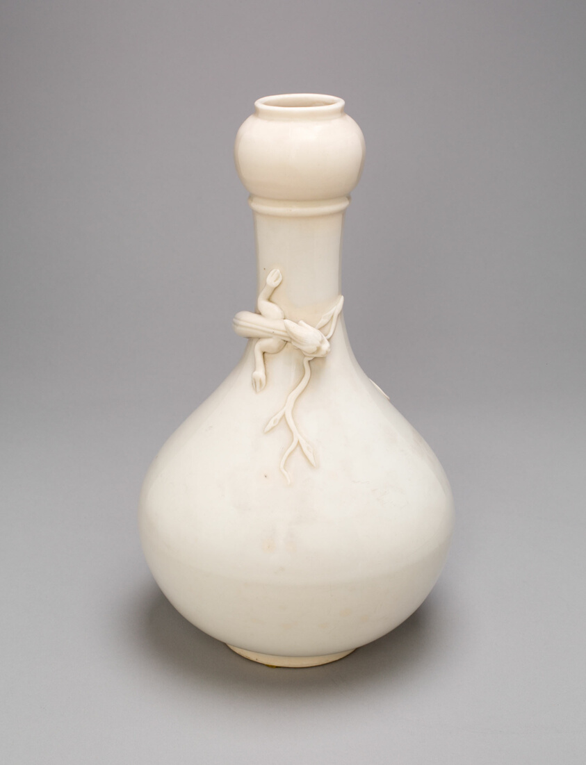 Bottle-Shaped Vase with Lizard, Dehua ware (blanc de chine); porcelain with underglaze molded and applied decoration, Ming or Qing dynasty, late 17th–18th century, H. 24.4 cm, Art Institute of Chicago, 1941.524, Blanc de Chine