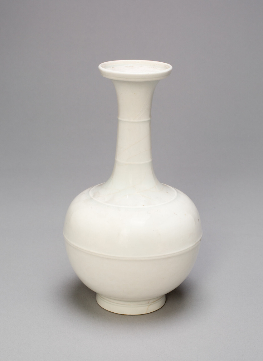 Bottle-Shaped Vase with Encircling Ribs, Dehua ware (blanc de chine); porcelain with underglaze thread relief decoration, Ming or Qing dynasty, late 17th–18th century, H. 15.3 cm, Art Institute of Chicago, 1941.717, Blanc de Chine