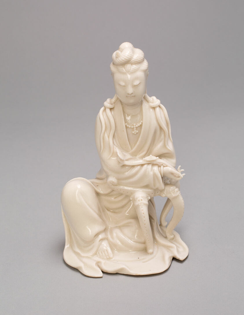 Seated Guanyin, Dehua ware (blanc de chine); porcelain, Qing dynasty (1644–1911), H. 13.4 cm, Art Institute of Chicago, 1941.723, Blanc de Chine
