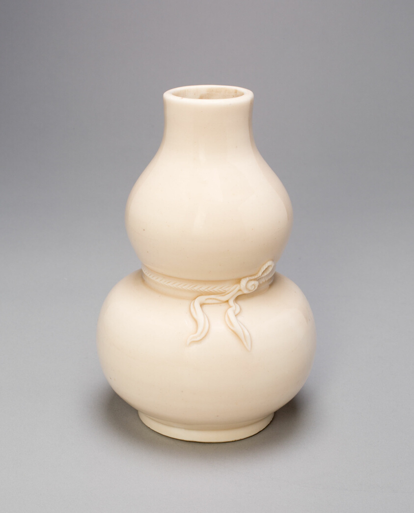 Gourd-Shaped Vase with Encircling and Twisted Rope, Dehua ware (blanc de chine); porcelain, Ming or Qing dynasty, late 17th–18th century, H. 14.1 cm, Art Institute of Chicago, 1944.725, Blanc de Chine