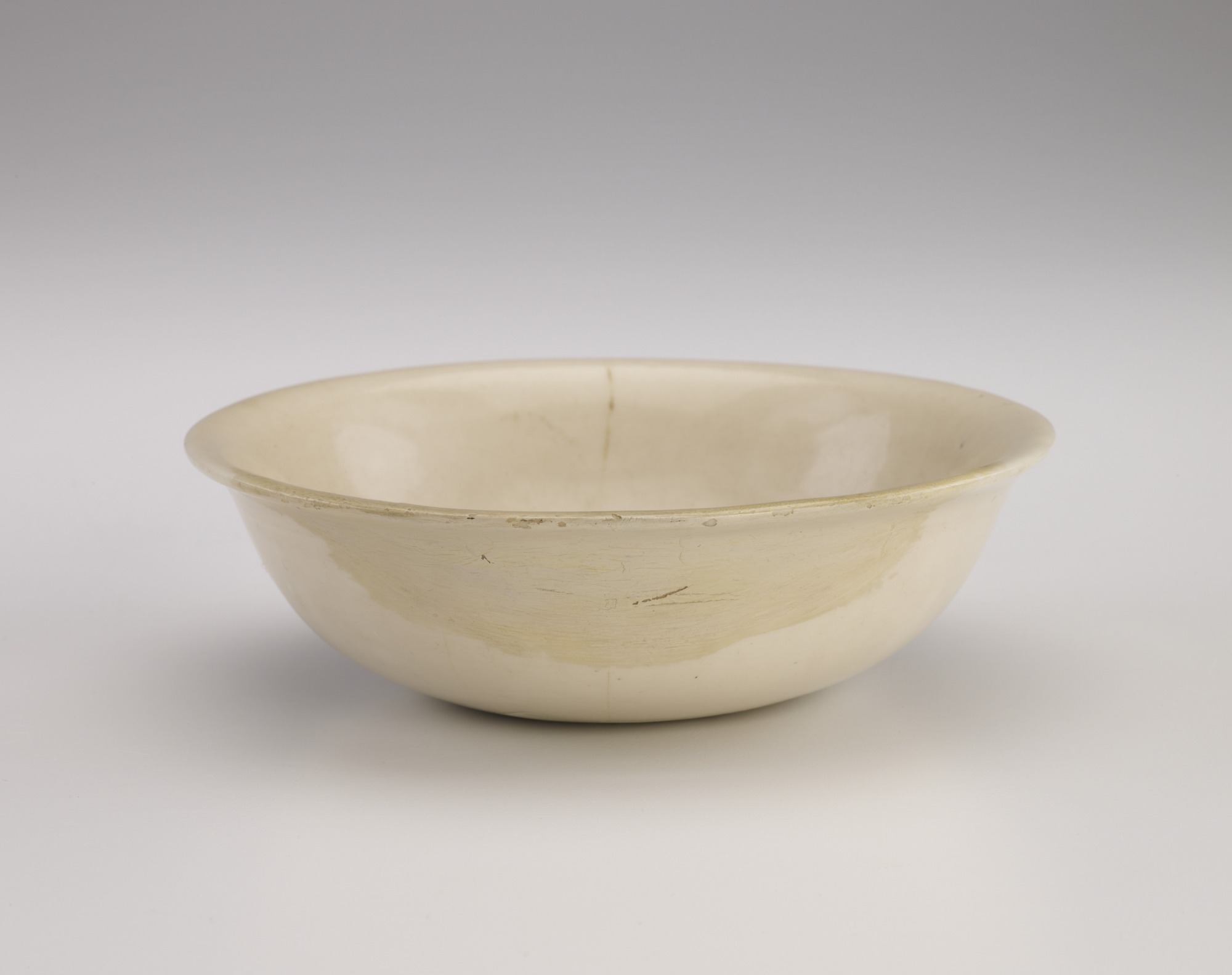 Dehua ware bowl with inscription, Porcelain with clear glaze (hard, white, translucent; pinkish white glaze), c. 1650–1700 (Qing), H. 4.5 cm, Freer Gallery of Art, Smithsonian Institution, F1898.49, Blanc de Chine