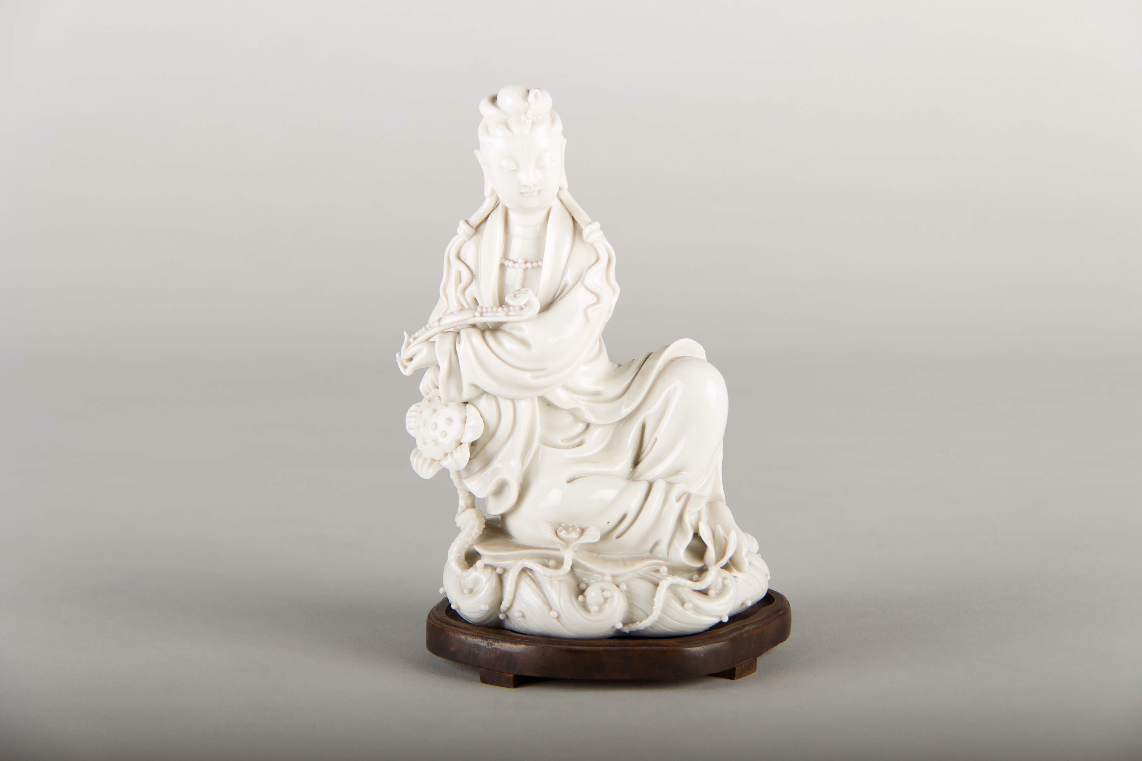 Figure of Bodhisattva Guanyin, Porcelain with ivory glaze (Dehua ware), 18th–19th century, H. 15.6 cm, The Metropolitan Museum of Art, 1971.180.245, Blanc de Chine