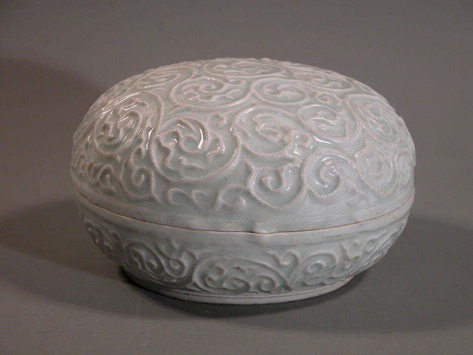 Circular Box and Cover, Porcelaneous stoneware with white glaze, 14th century (Yuan dynasty), H. 8.9 cm, The Metropolitan Museum of Art, 1984.483.2a, b, Blanc de Chine
