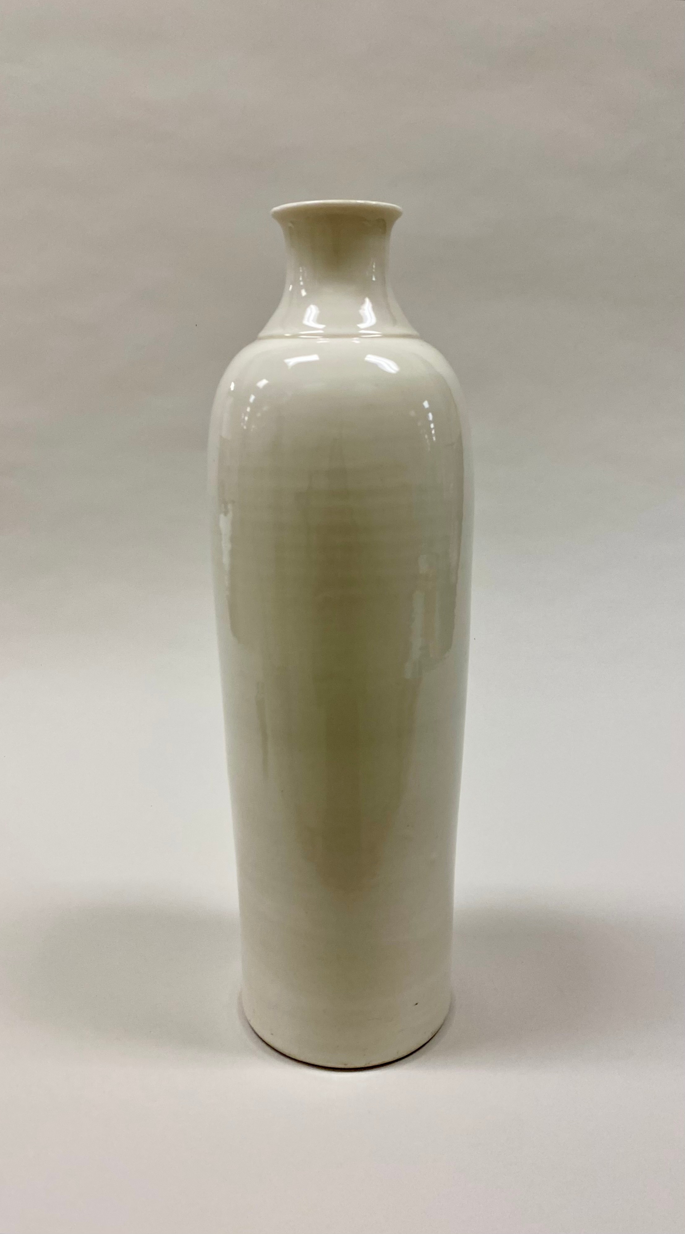 Vase, Porcelain with white glaze (Dehua ware), Late 16th–early 17th century, H. 41.9 cm, The Metropolitan Museum of Art, 29.100.249, Blanc de Chine