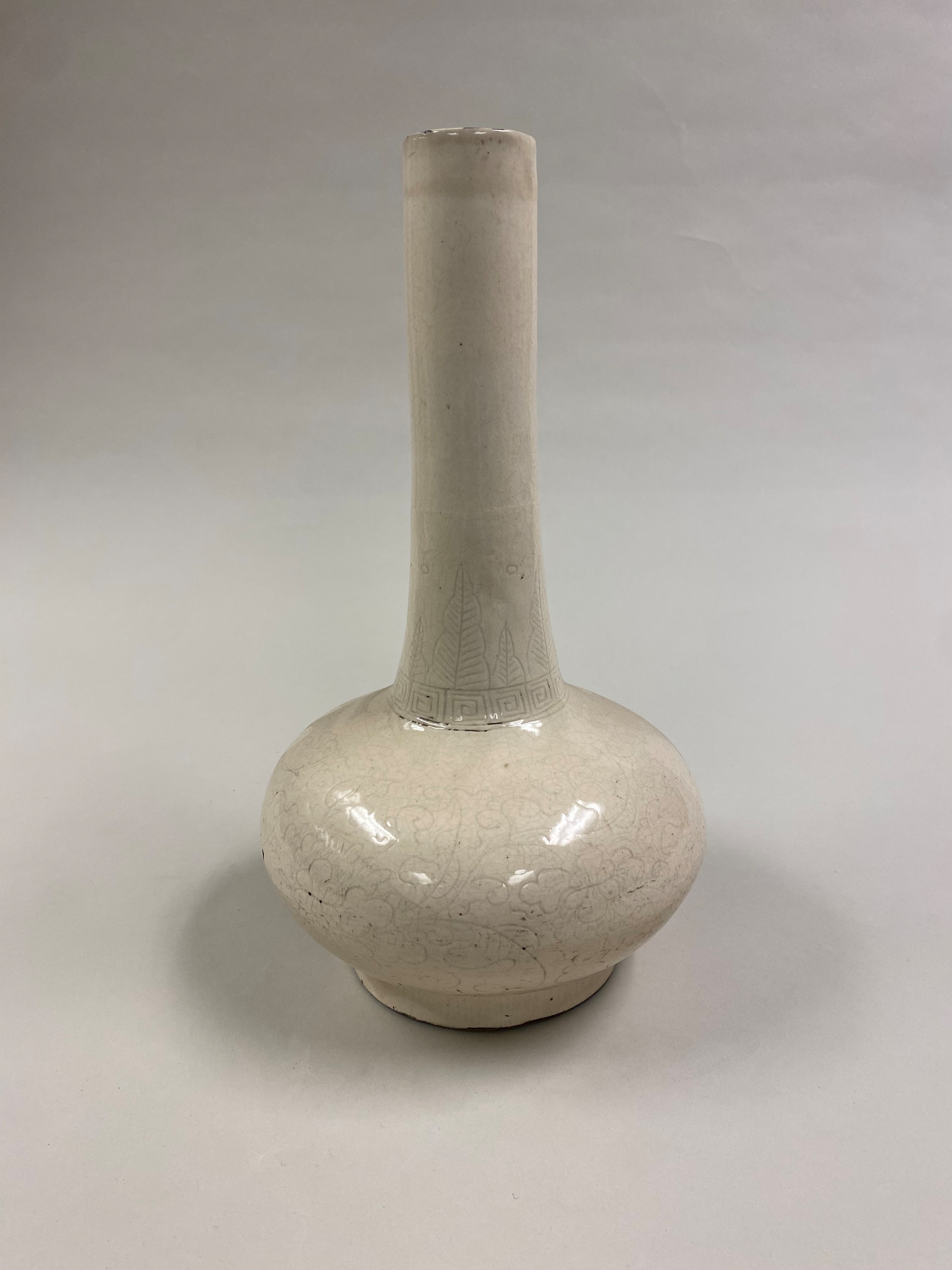 Bottle Vase with Floral Scrolls, White porcelain with incised decoration (Dehua ware), 18th century, H. 34.3 cm, The Metropolitan Museum of Art, 29.100.257, Blanc de Chine