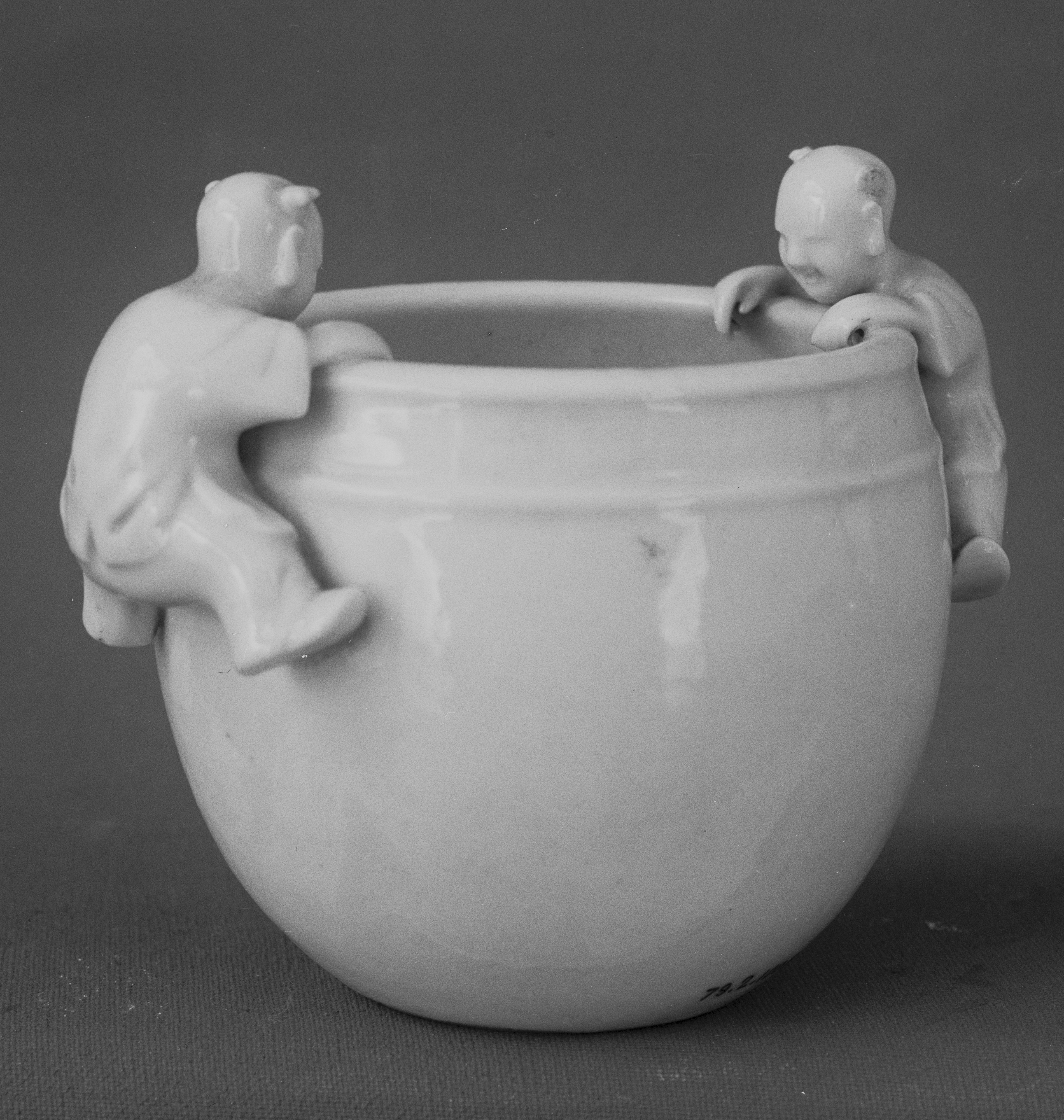 Water Pot with Boys, Porcelain (Fujian ware), 18th century, H. 7 cm, The Metropolitan Museum of Art, 79.2.1005, Blanc de Chine