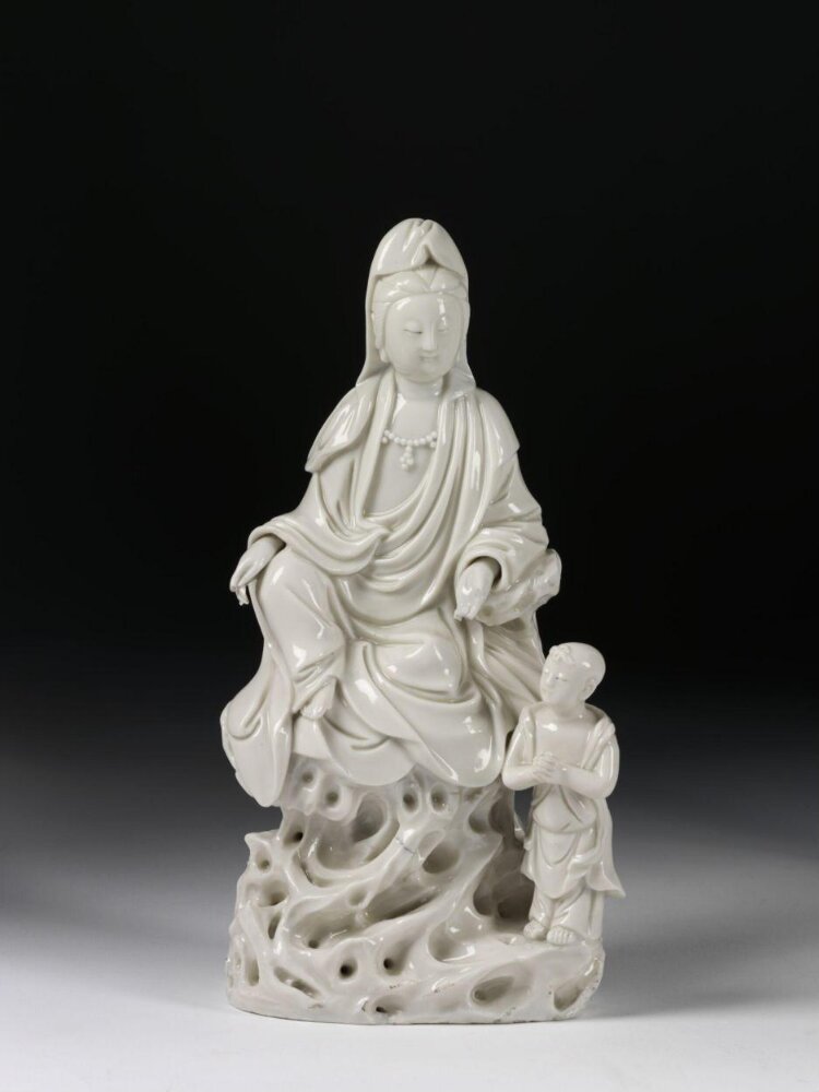Figure: Guanyin, Porcelain, Dehua ware (blanc de chine), 1620–1700, H. 23.5 cm, Victoria and Albert Museum, 1123-1875, Blanc de Chine