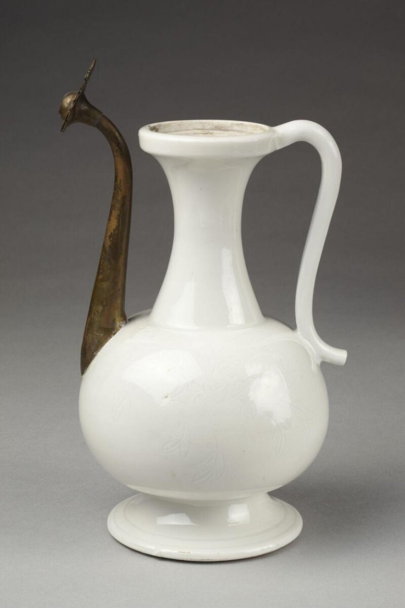 Ewer with Incised Floral Decoration, Porcelain, incised, glazed, Late Ming dynasty (1580–1650), H. 21 cm, Victoria and Albert Museum, C.129-1919, Blanc de Chine