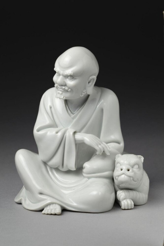 Su Xuejin (attributed), Figure of Luohan: "Subduer of Tigers", Porcelain, Dehua ware (blanc de chine), 1880–1919, H. 16.5 cm, Victoria and Albert Museum, C.49-1953, Blanc de Chine