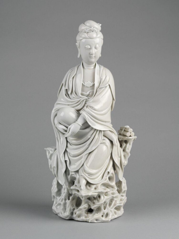 Figure: Guanyin, Porcelain, Dehua ware (blanc de chine), 1600–1700, H. 39.3 cm, Victoria and Albert Museum, C.548-1910, Blanc de Chine