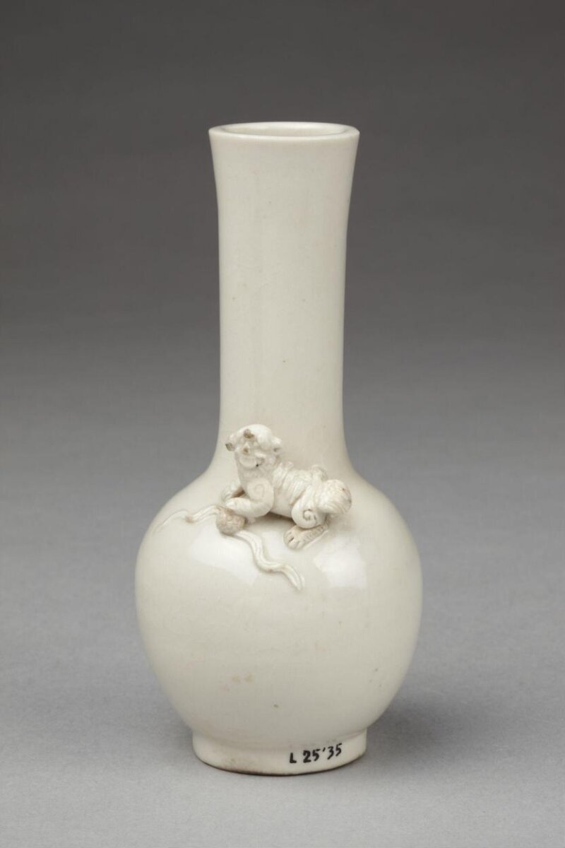 Vase with Applied Lion Decoration, Porcelain with applied decoration, 1600–1700, H. 15.2 cm, Victoria and Albert Museum, CIRC.155-1935, Blanc de Chine