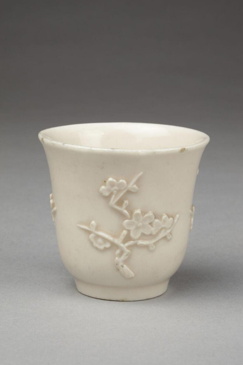 Cup with Prunus Blossom Decoration, Porcelain with applied decoration under the glaze, 17th century, H. 7 cm, Victoria and Albert Museum, CIRC.16-1915, Blanc de Chine