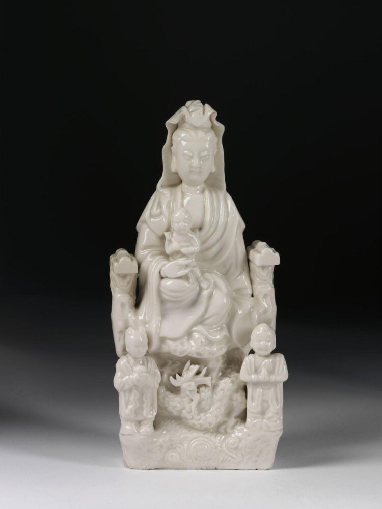Figure of Guanyin, Porcelain, Dehua ware (blanc de chine), 1620–1700, H. 22.7 cm, Victoria and Albert Museum, FE.20-1970, Blanc de Chine